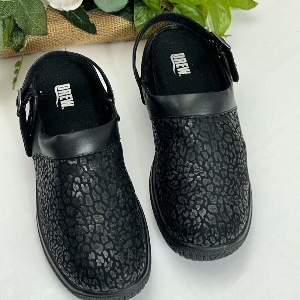 DREW Black Textured Clogs